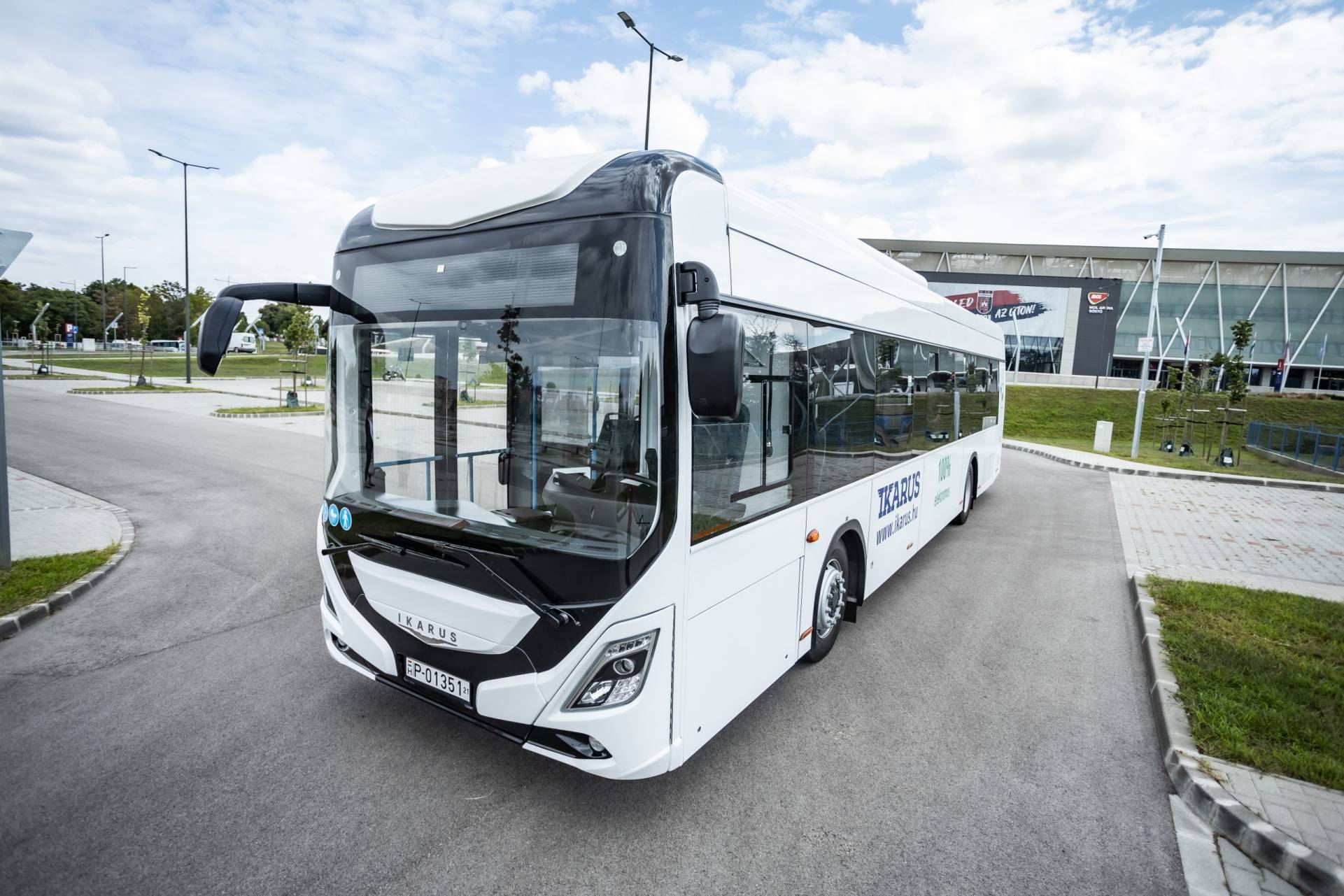 Ikarus delivers two 120e buses in Hungary - Elektrikli Araçlar Dergisi